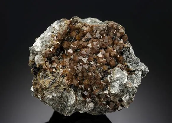 Scheelite on "Zinnwaldite" image