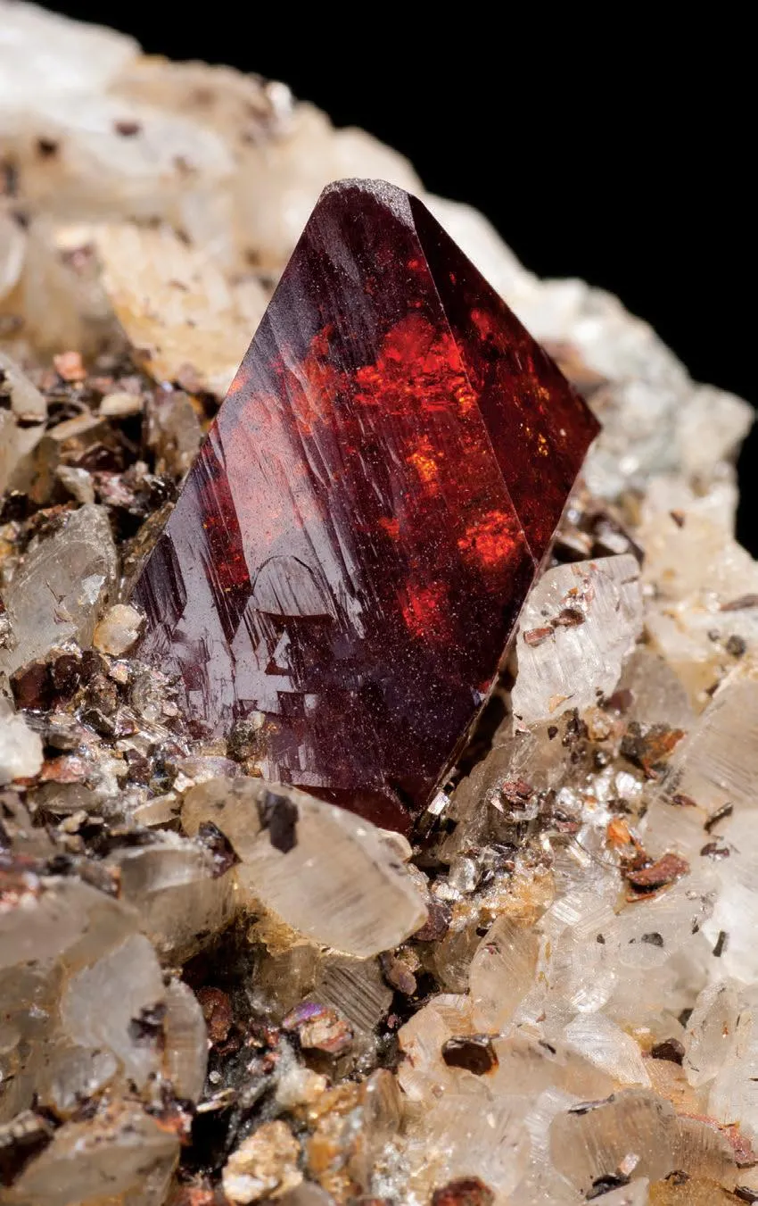 Scheelite, Pyrrhotite, Calcite - image 1