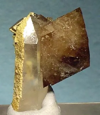 Scheelite, Quartz image