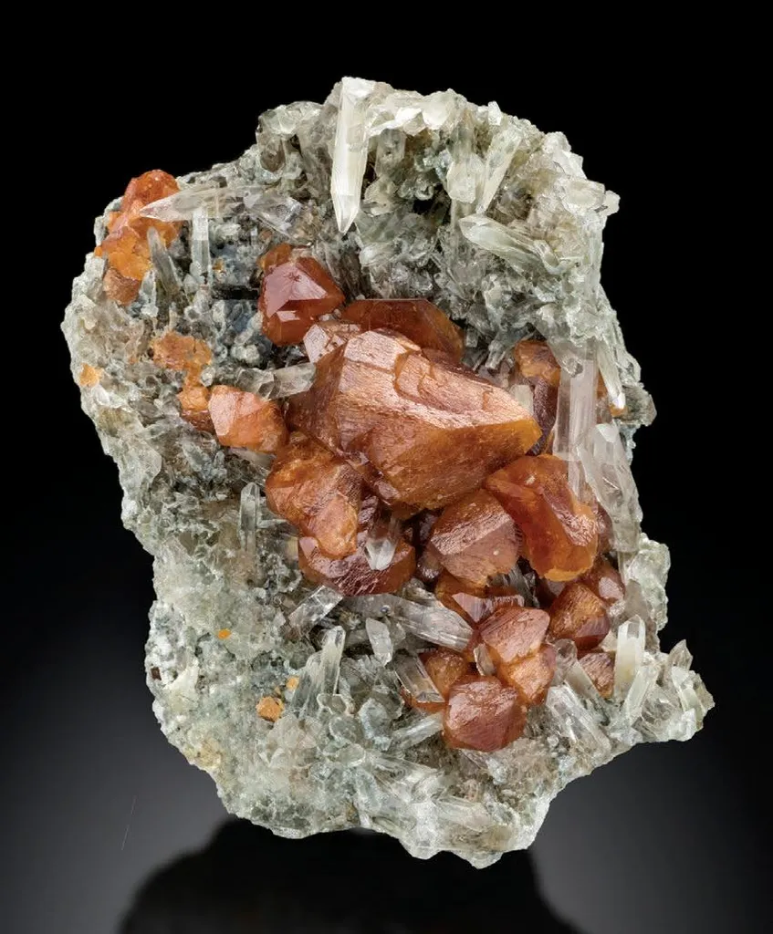 Scheelite, Quartz image