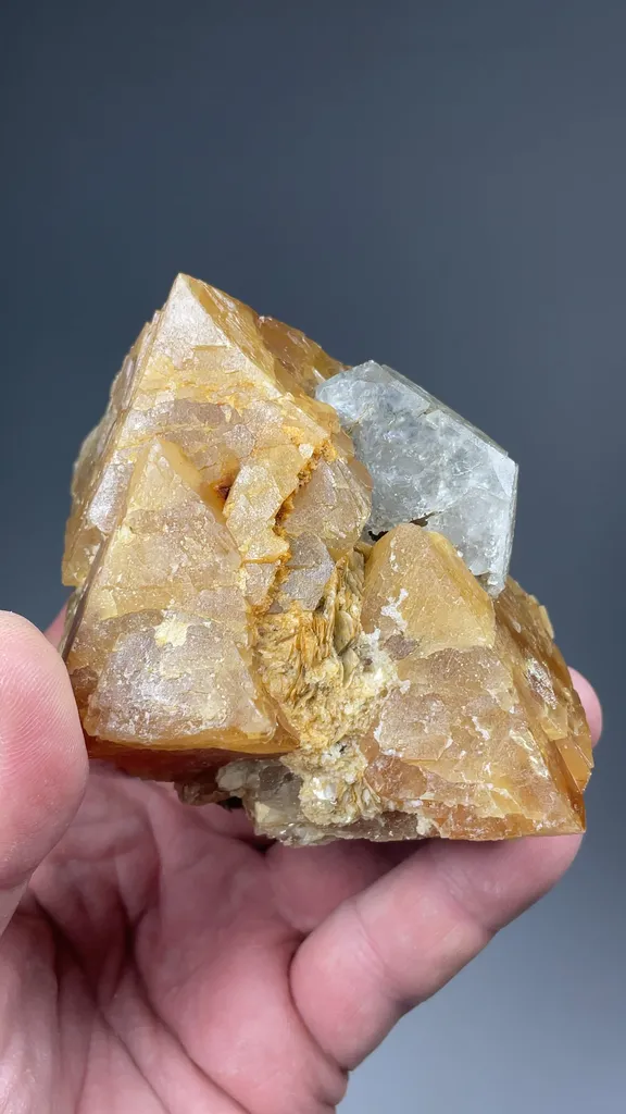 Scheelite with Beryl - image 2