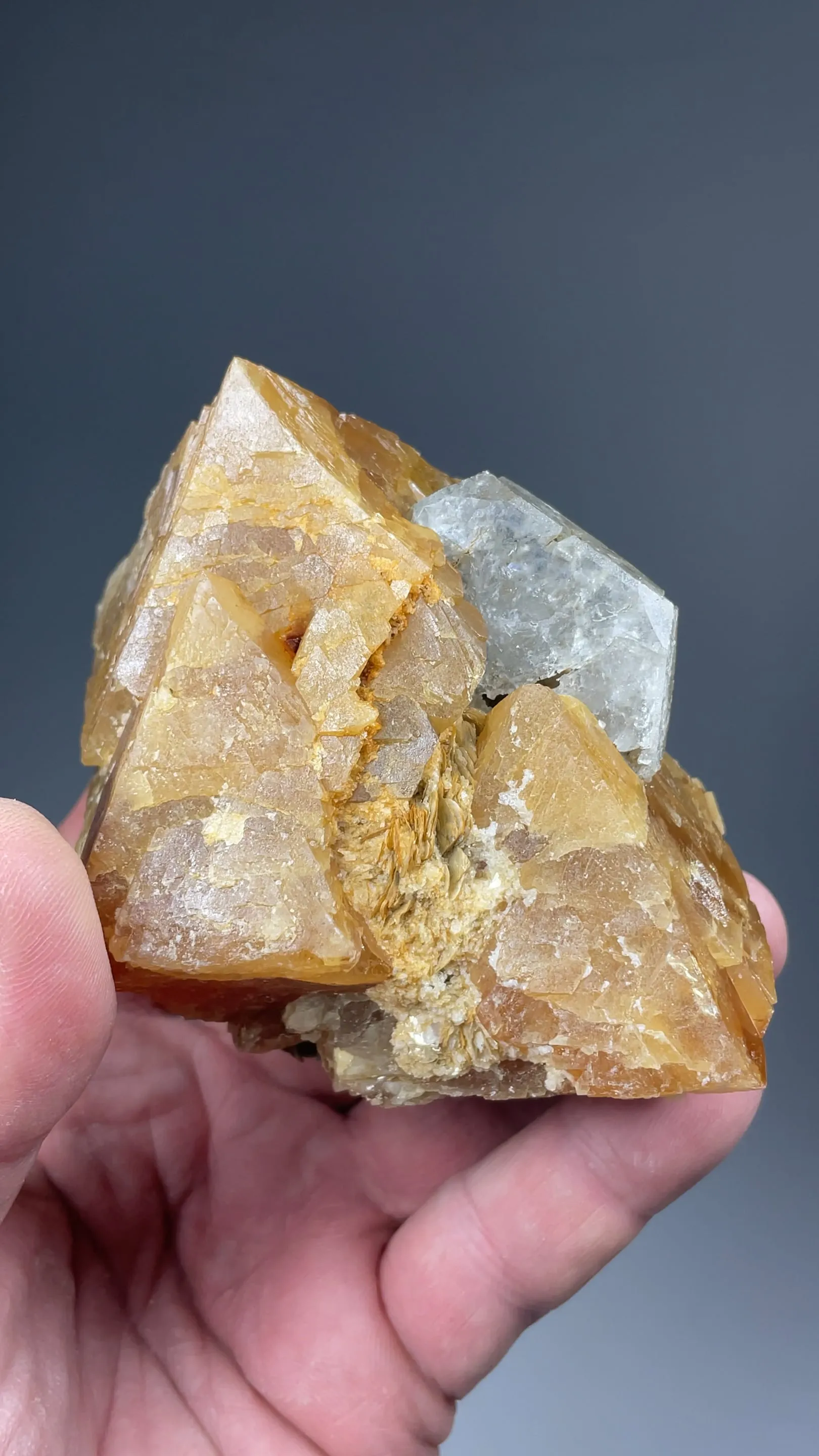 Scheelite with Beryl - image 2