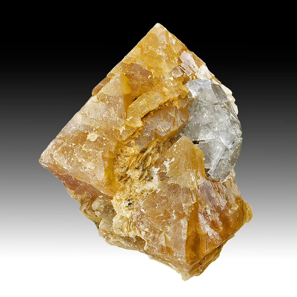 Scheelite with Beryl image