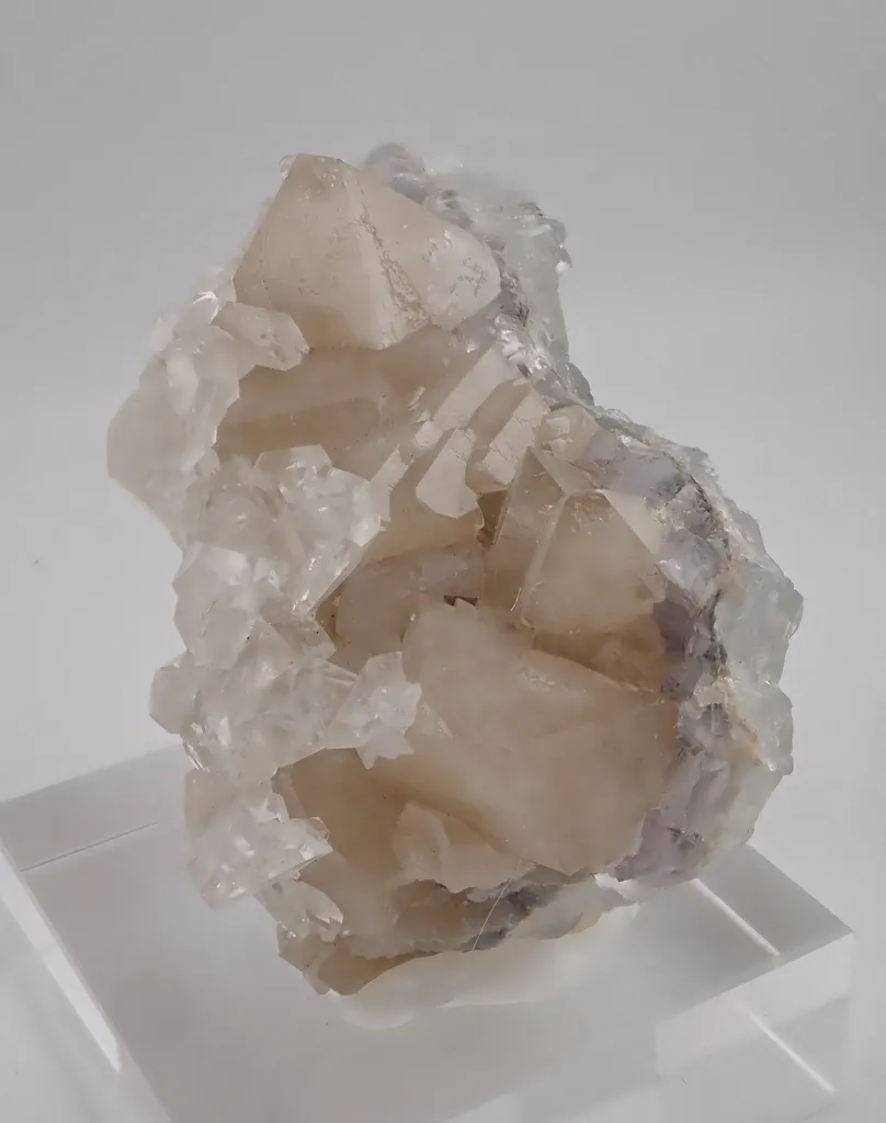 Scheelite with Calcite image