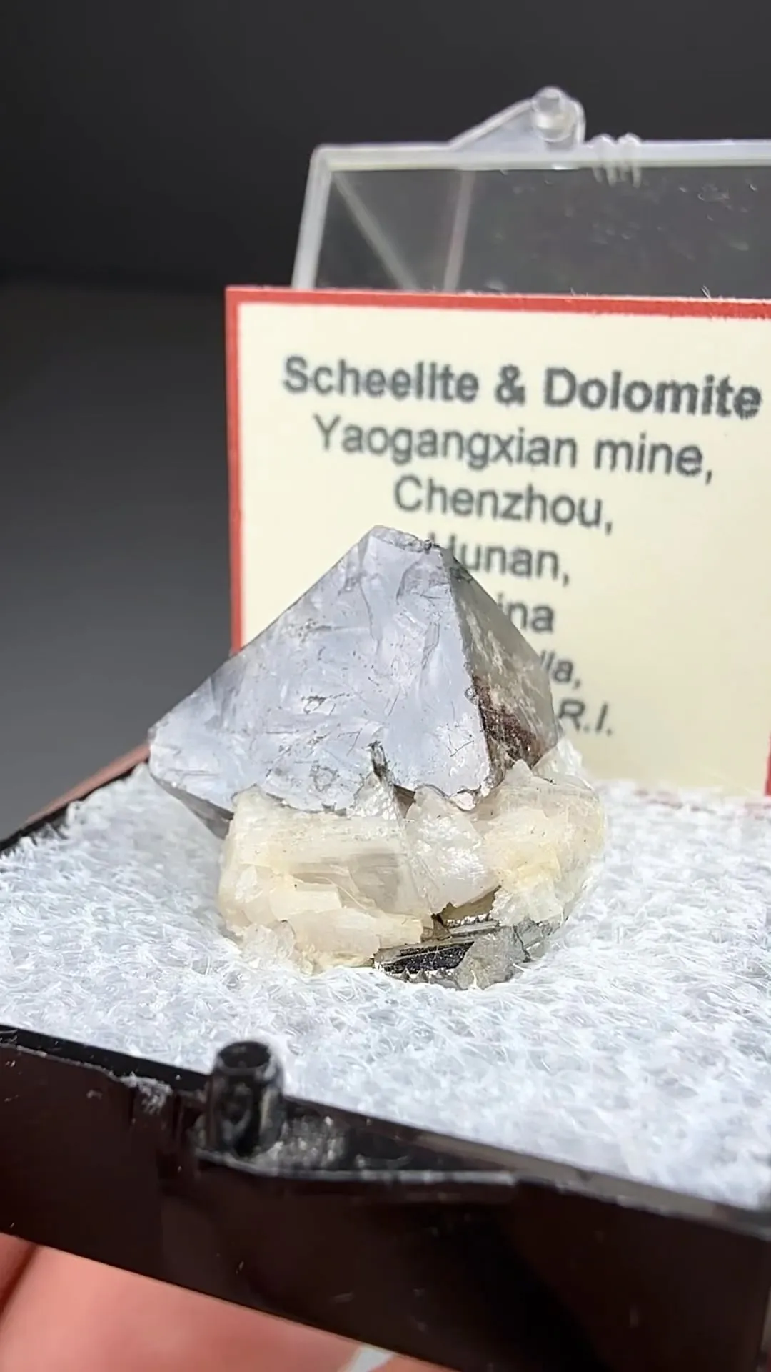 Scheelite with Dolomite - image 2