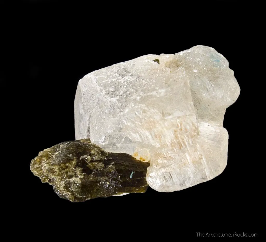 Scheelite with Epidote - image 2