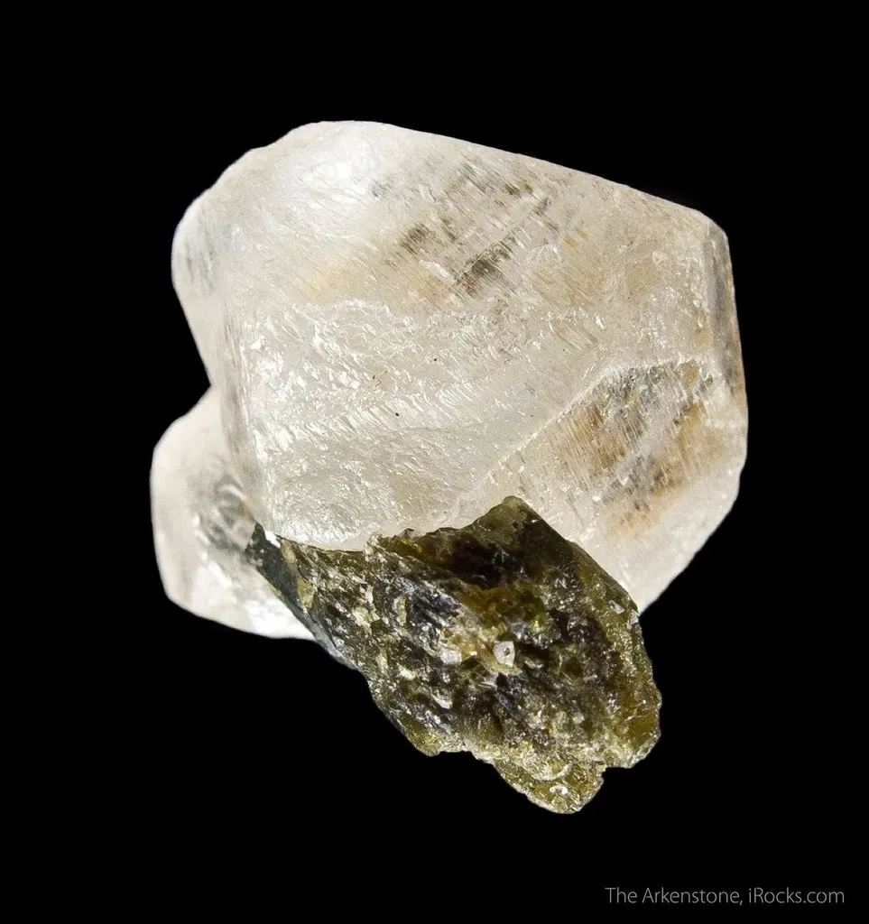 Scheelite with Epidote image
