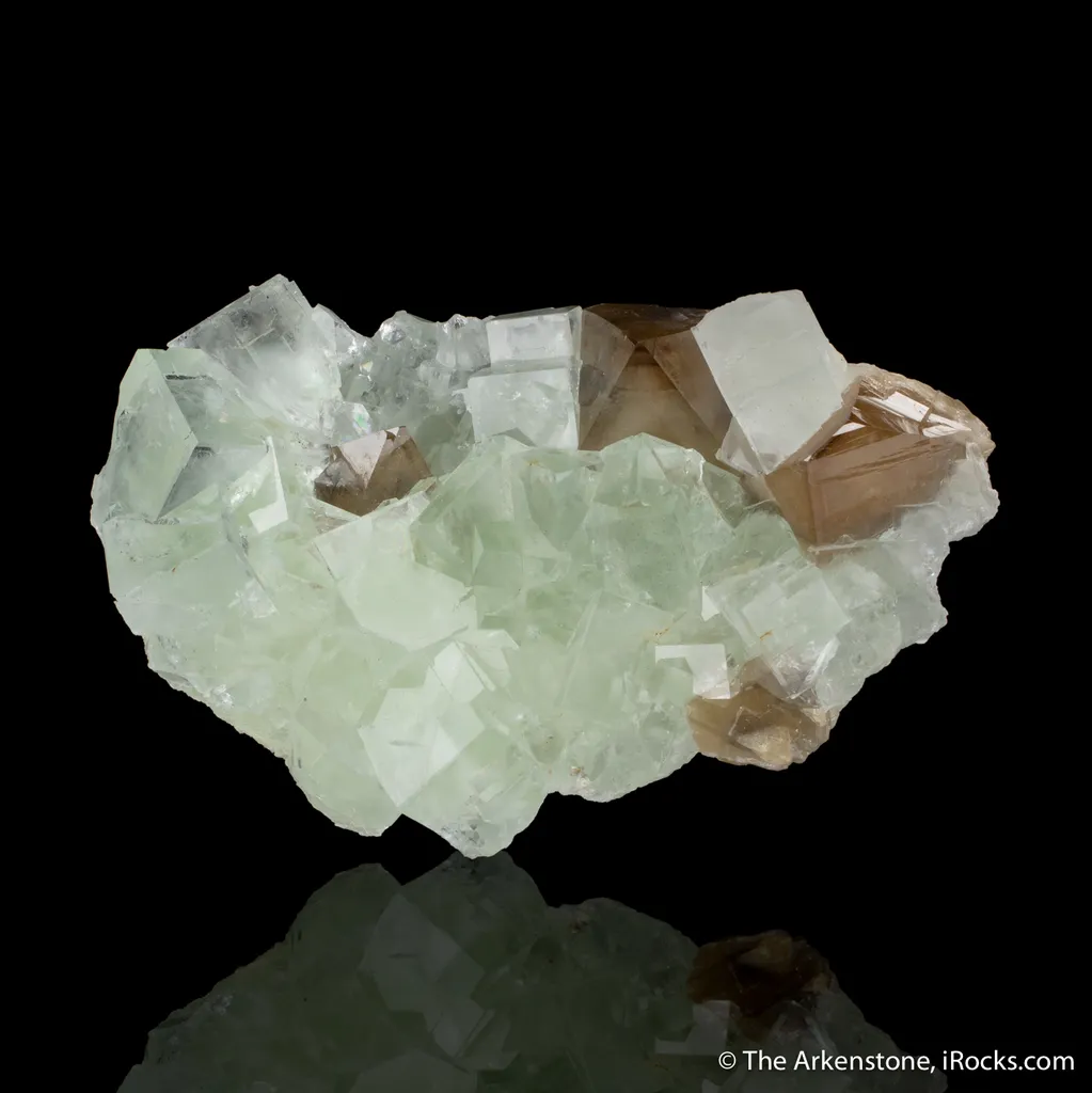 Scheelite with Fluorite image