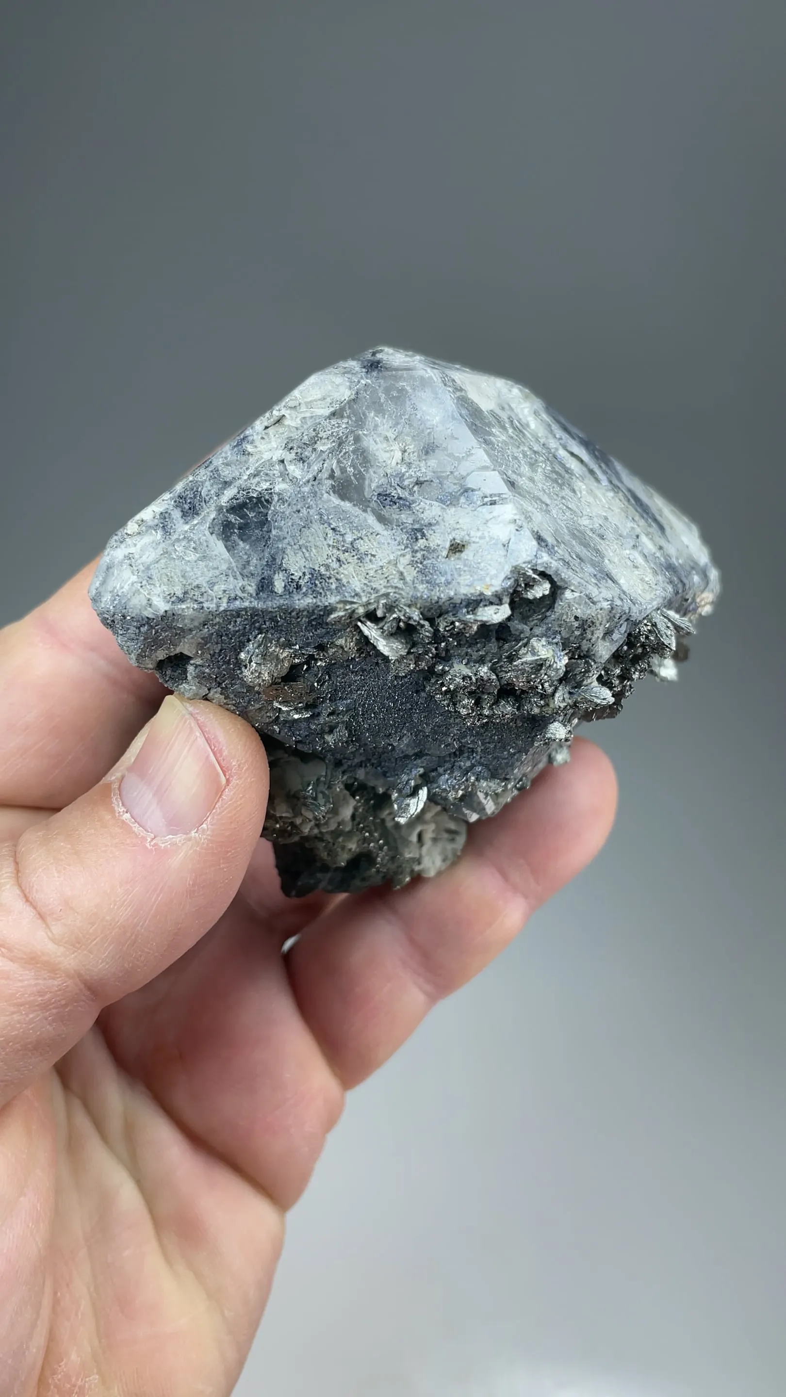 Scheelite with Lollingite - image 2