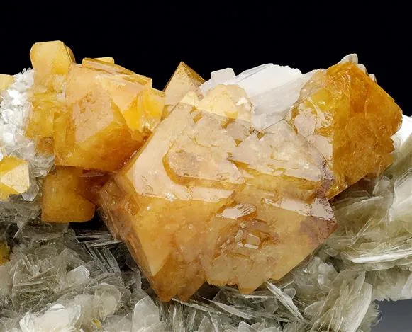 Scheelite with Muscovite and Calcite image