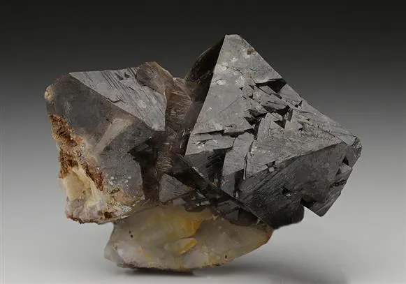 Scheelite with Quartz image