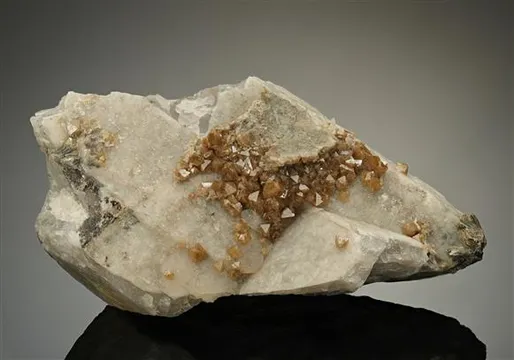 Scheelite with Quartz