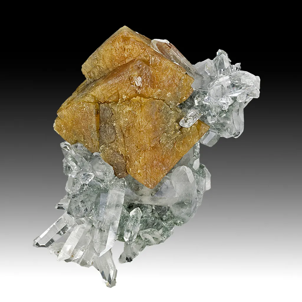 Scheelite with Quartz image