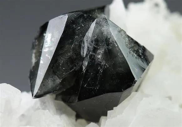 Scheelite with Quartz and Calcite image