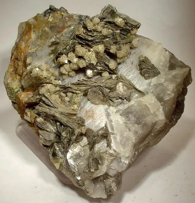 Scheelite, Zinnwaldite, Quartz image