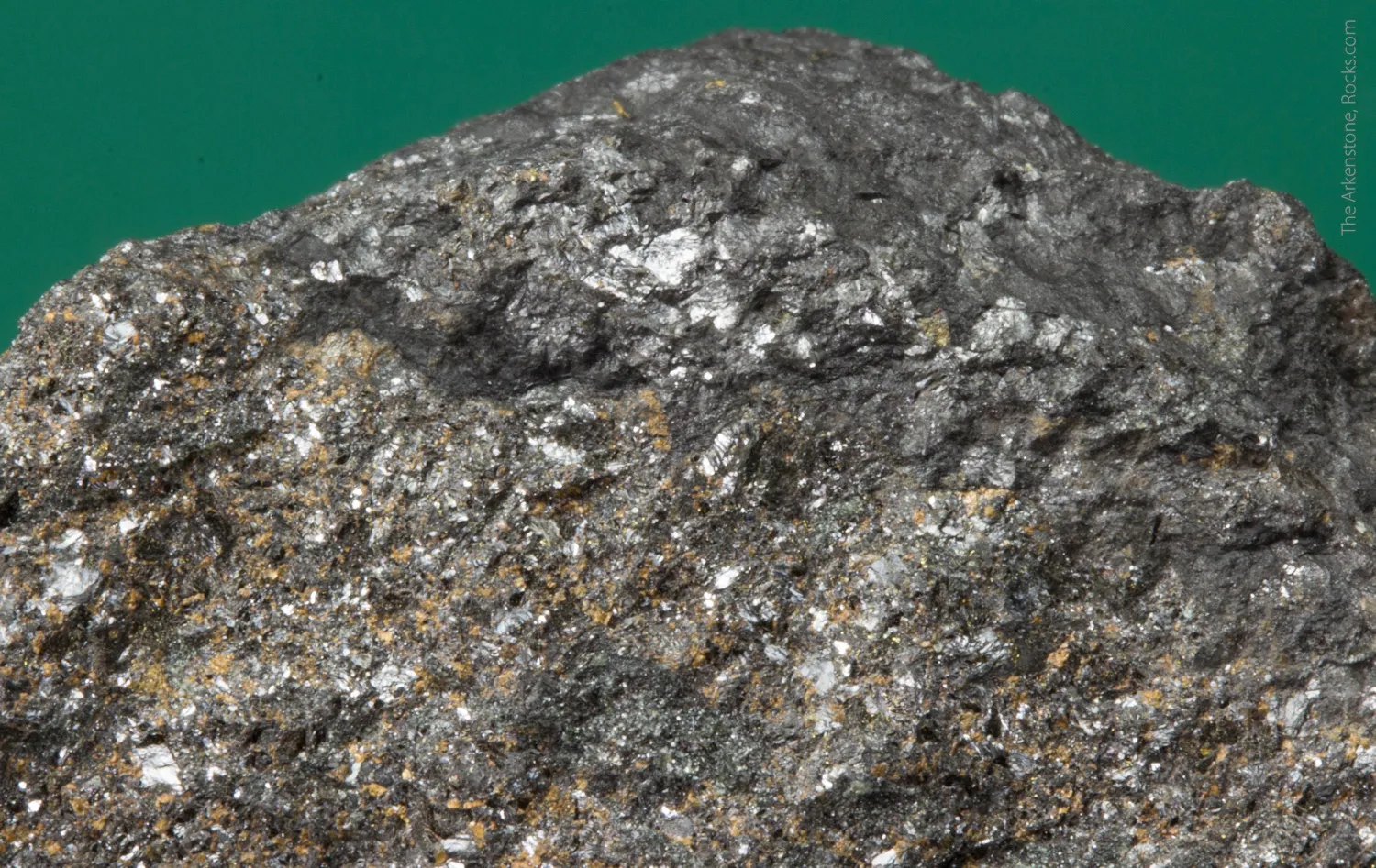 Schoenfliesite with Wickmanite, Hulsite and Chalcopyrite in Magnetite - image 4