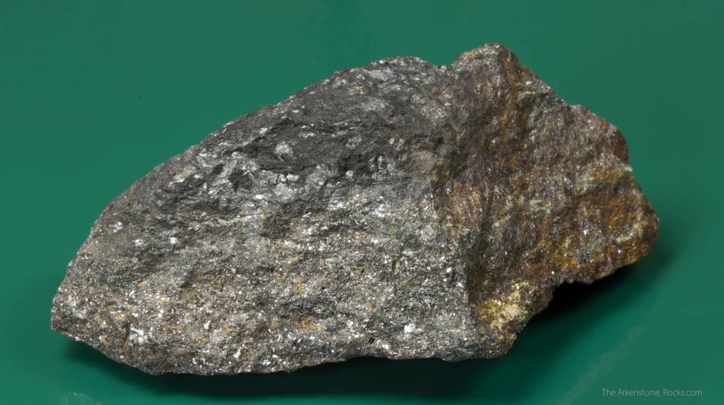 Schoenfliesite with Wickmanite, Hulsite and Chalcopyrite in Magnetite - image 2