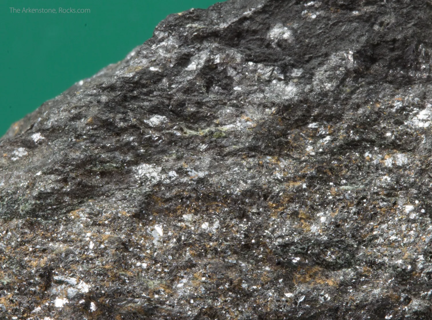 Schoenfliesite with Wickmanite, Hulsite and Chalcopyrite in Magnetite - image 3