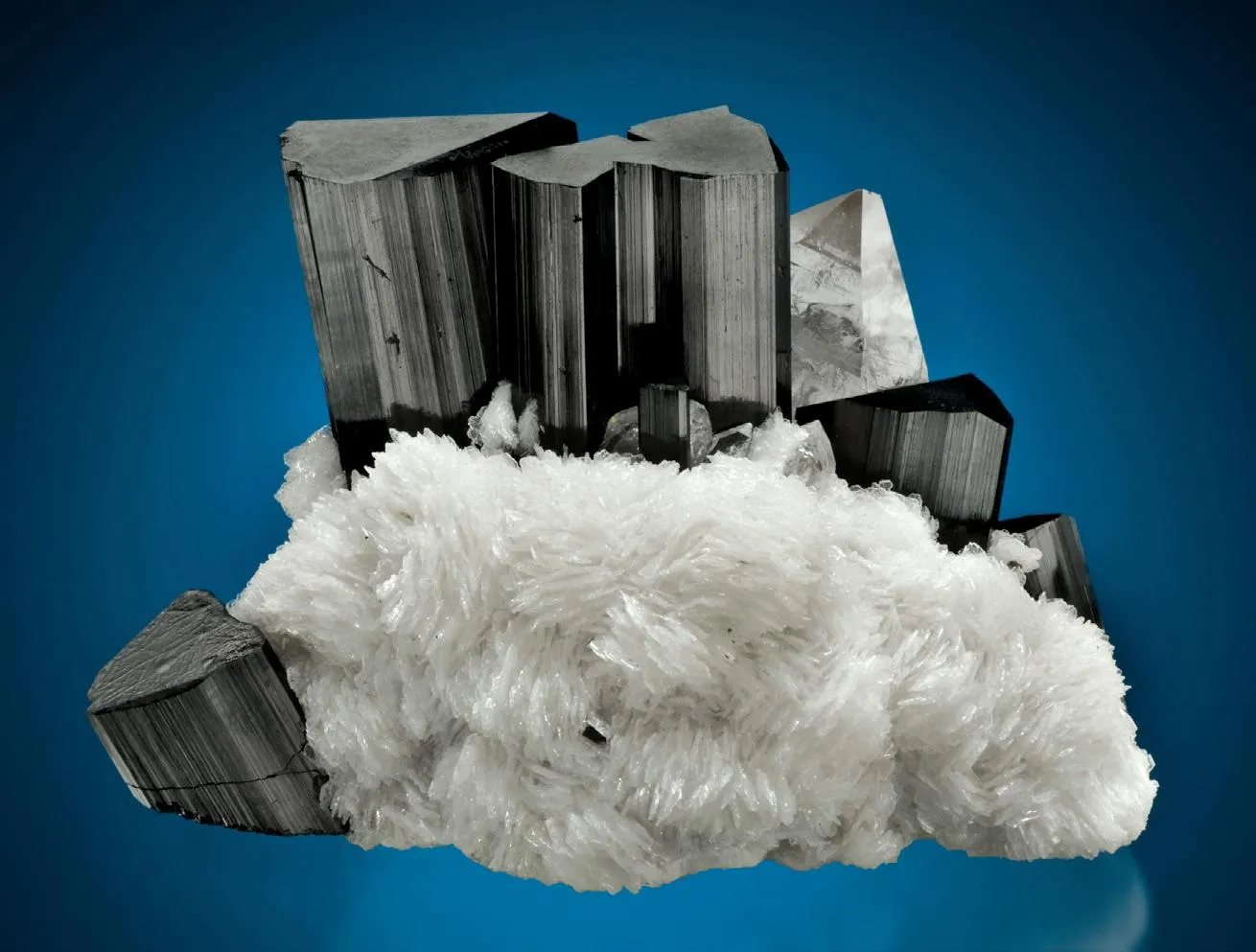 Schorl, Quartz, Cleavelandite - image 1