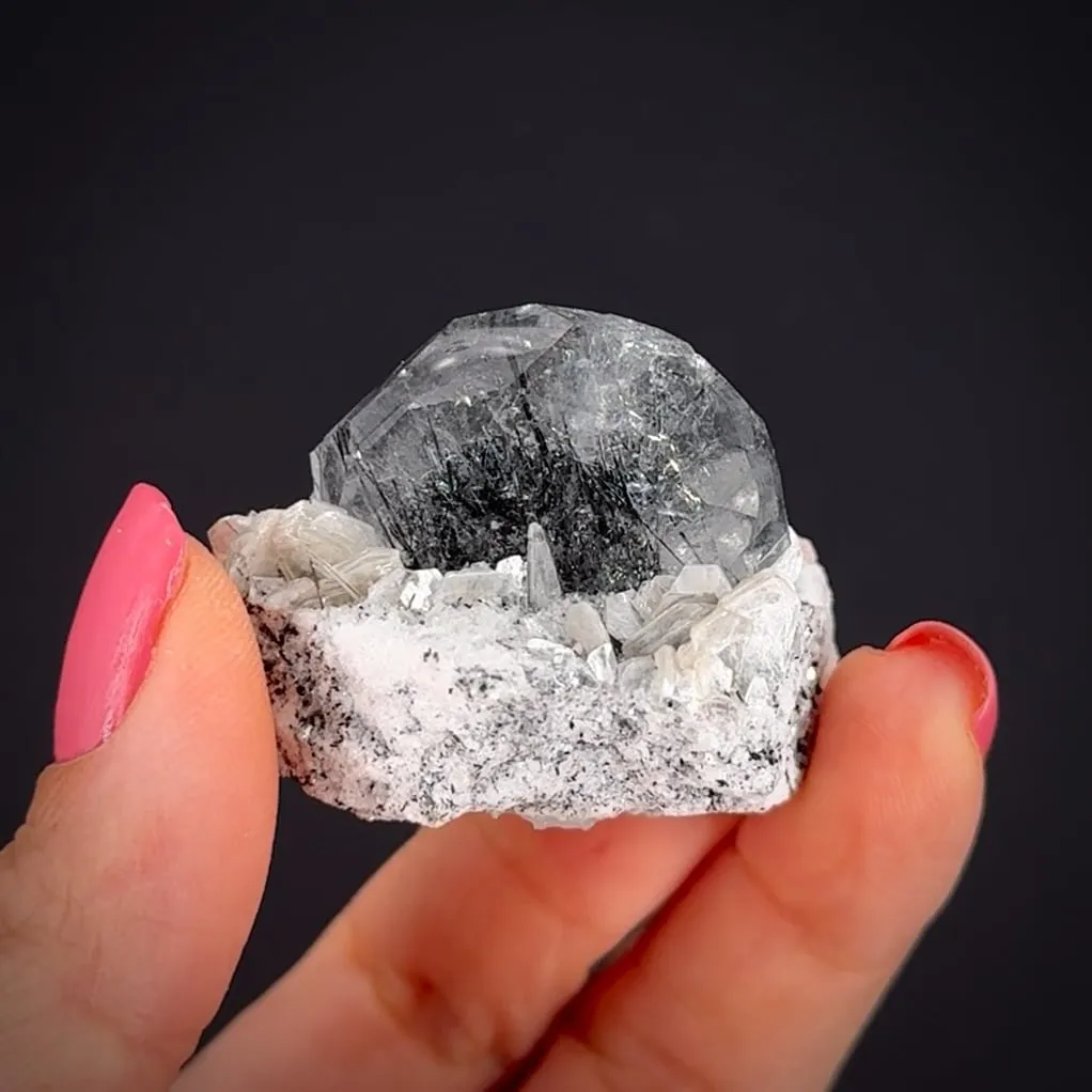 Schorl Tourmaline inclusions in Beryl var. Aquamarine - image 2