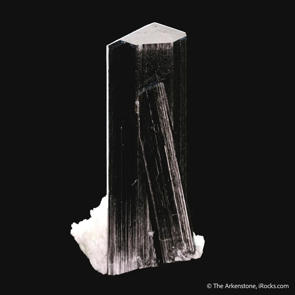 Schorl Tourmaline with Albite var. Cleavelandite - image 4