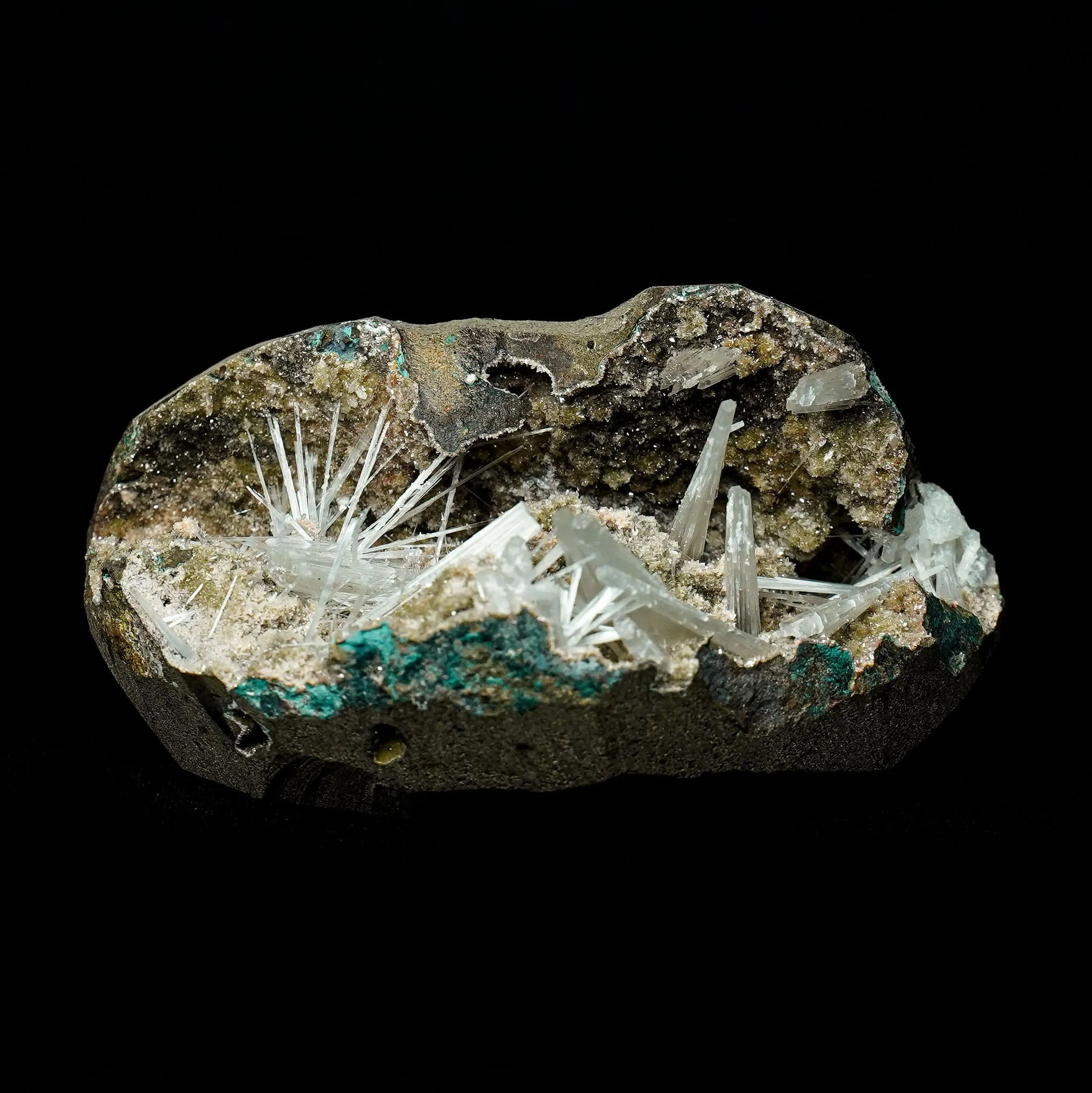 Scolecite Sprays Heulandite Geode Natural Mineral Specimen - image 4