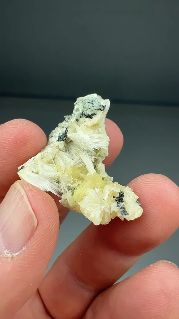 Scolecite with Chabazite image