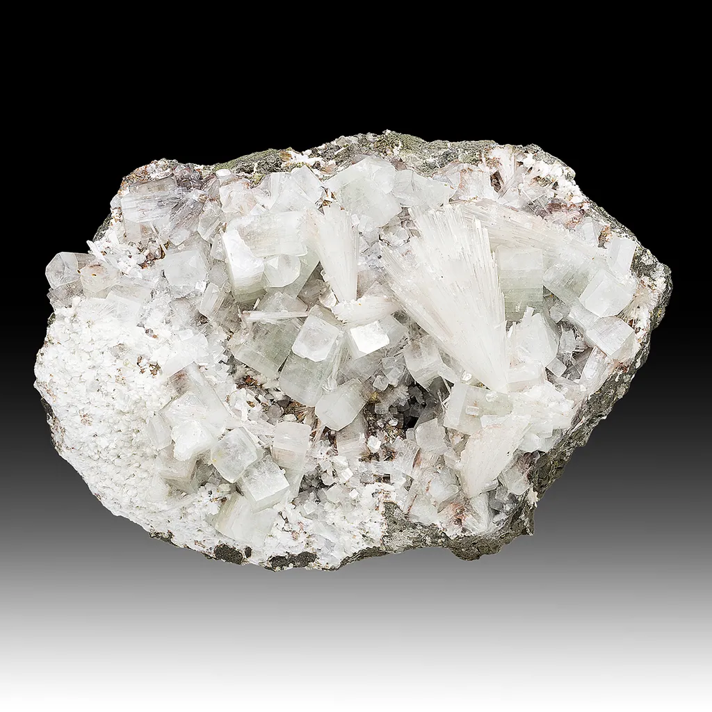 Scolecite with Fluorapophyllite-K , Laumontite image