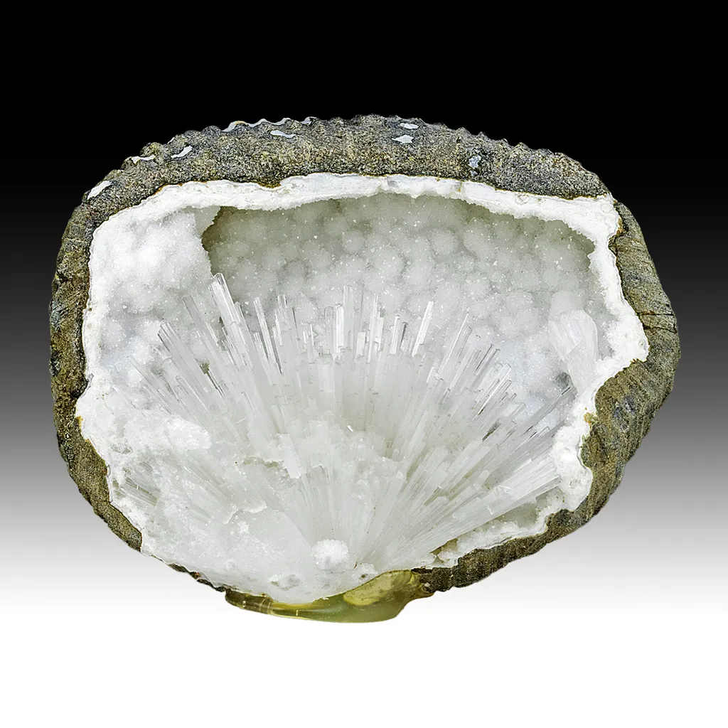 Scolecite with Quartz image