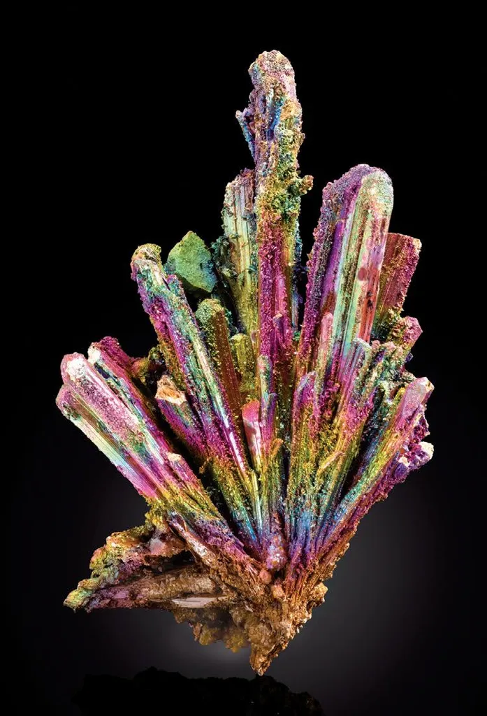 Senarmontite pseudomorphs after Stibnite image