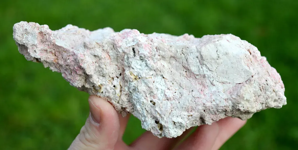 Sepiolite & Pink Opal var. Quinzite - 1320 grams - Quincy, Vierzon, Cher, France - image 4