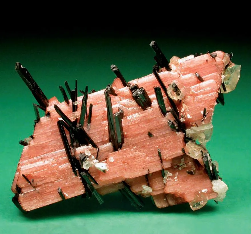 Serandite, Aegirine, Leucophanite - image 1