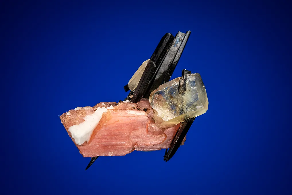 Serandite with Aegirine and Leucophanite image