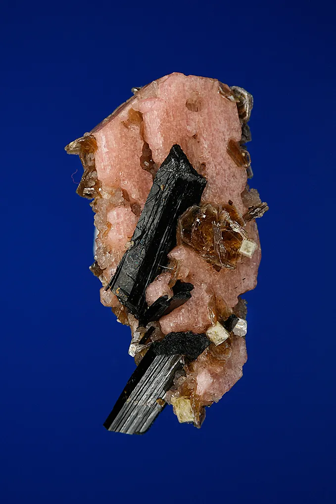 Serandite with Aegirine, Leucophanite and Polylithionite - image 2