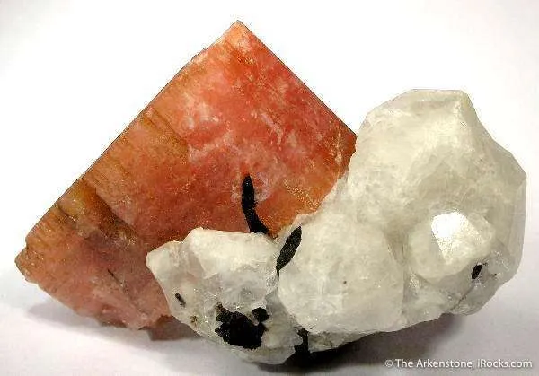 Serandite With Analcime and Aegirine image