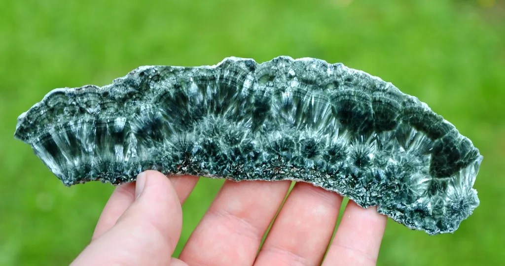 Seraphinite 82 grams - Korshunovskoye iron deposit, Zheleznogorsk, Irkutsk Oblast, Russia image