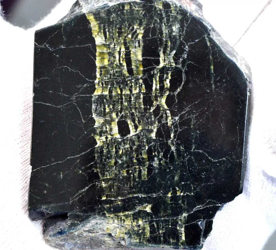 Serpentine & Chrysotile 107 grams - Claviere, Susa Valley, Turin, Piedmont, Italy - image 4