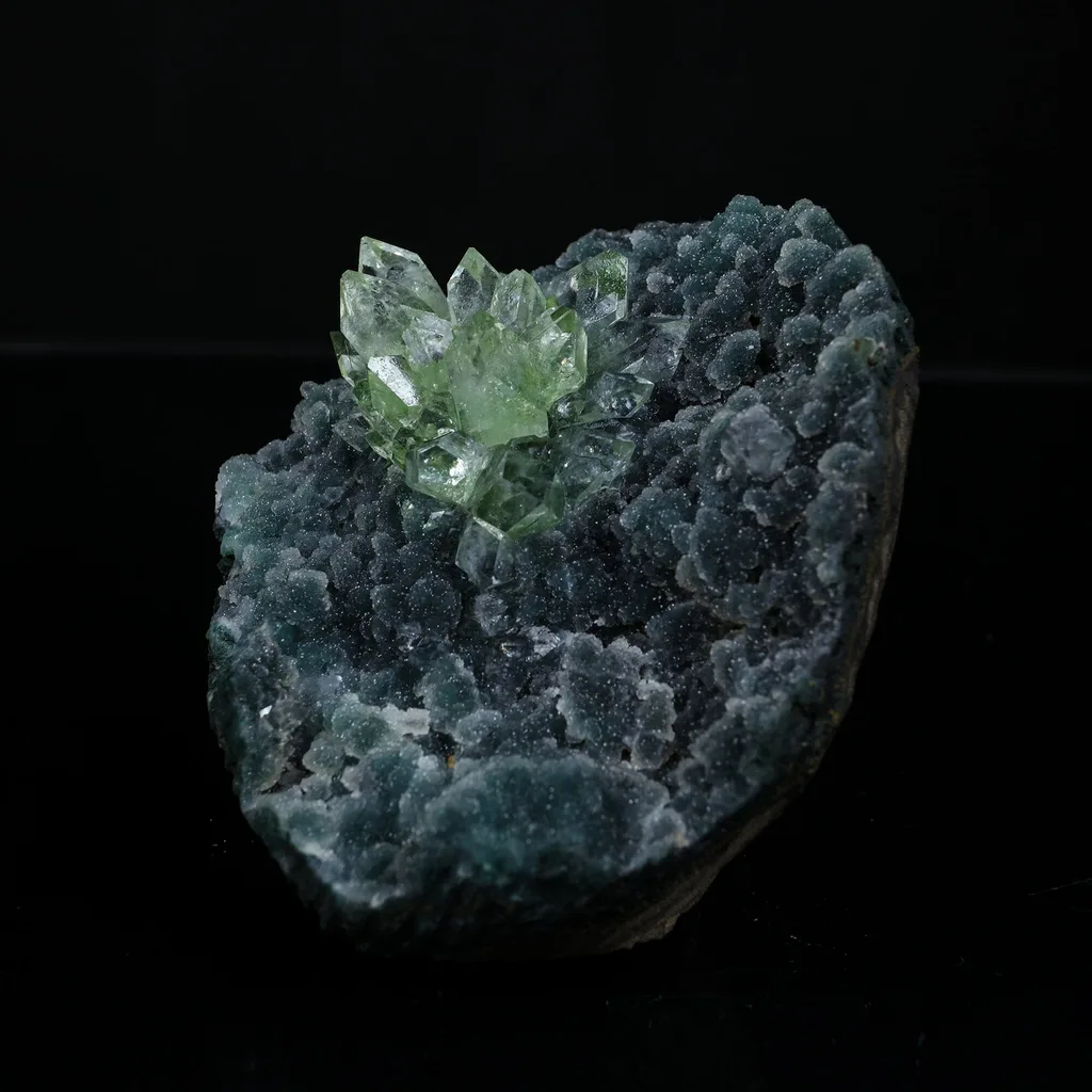 Sharp Terminated Green Apophyllite Cluster on Shimmering Dark Green Chalcedony Matrix – Natural Indian Zeolite Mineral Specimen from Jalgaon, Maharashtra - image 2