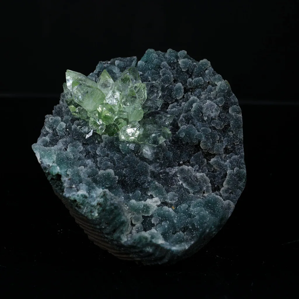 Sharp Terminated Green Apophyllite Cluster on Shimmering Dark Green Chalcedony Matrix – Natural Indian Zeolite Mineral Specimen from Jalgaon, Maharashtra image