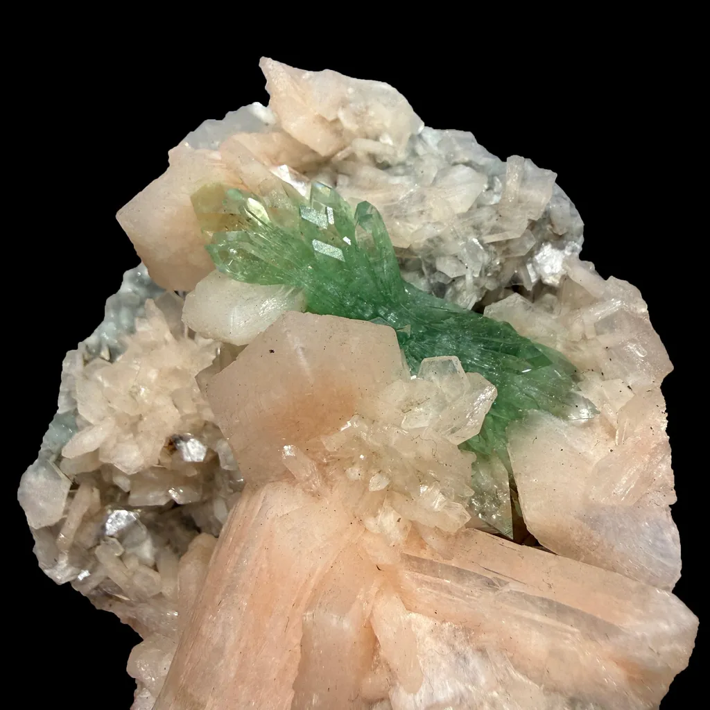 Sharp Terminated Green Apophyllite with Peach Stilbite on Chalcedony Matrix – Rare Zeolite Mineral from Jalgaon,India image