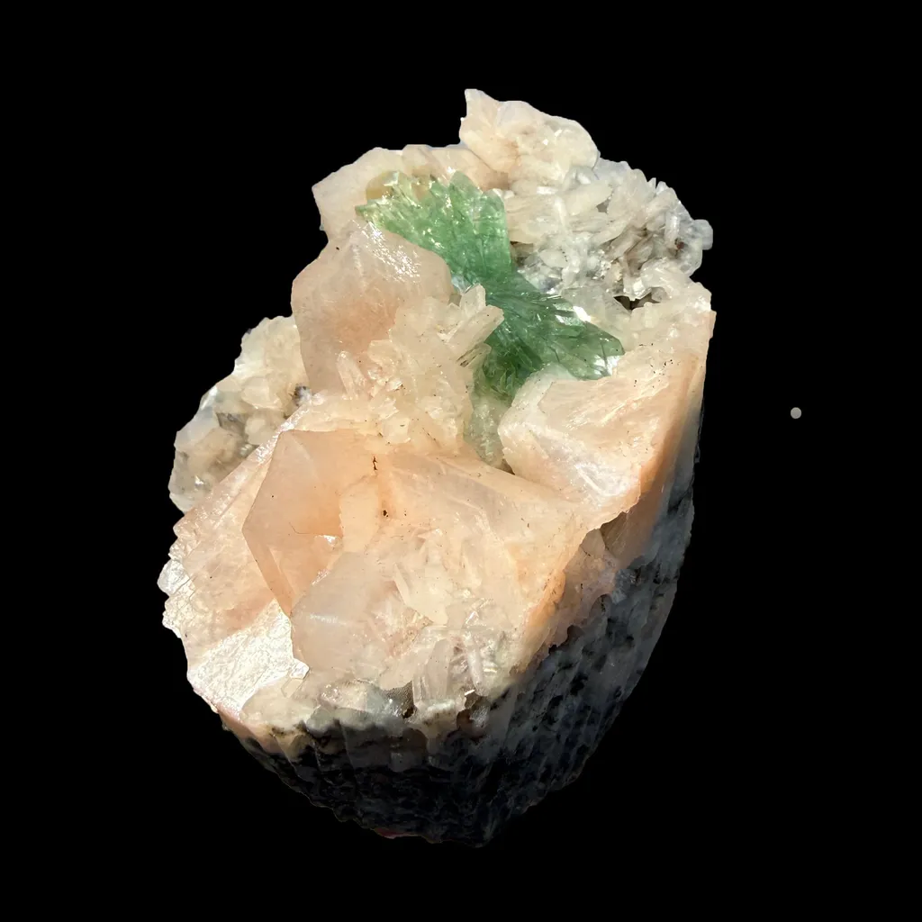 Sharp Terminated Green Apophyllite with Peach Stilbite on Chalcedony Matrix – Rare Zeolite Mineral from Jalgaon,India - image 3