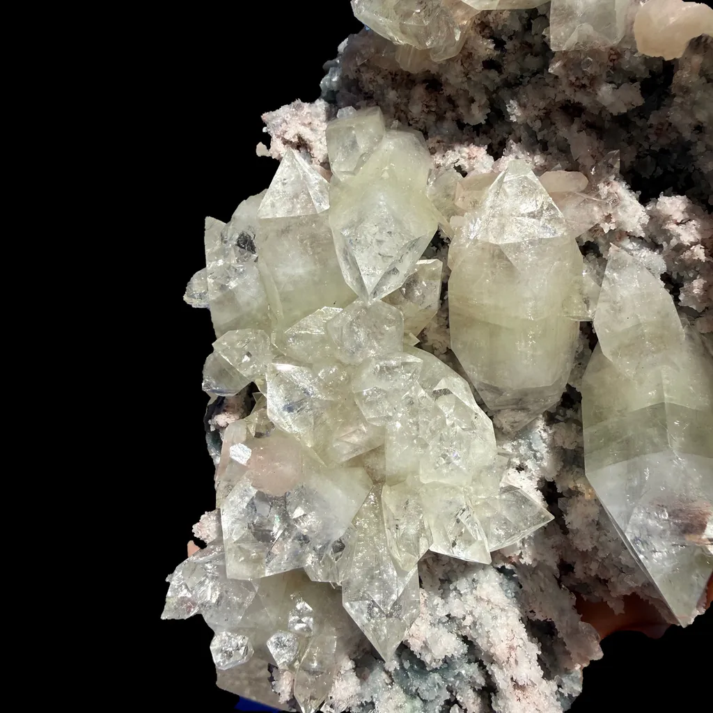 Sharply Terminated Green Apophyllite with Stilbite on Pink Chalcedony Matrix – Zeolite Mineral Specimen from Jalgaon - image 4