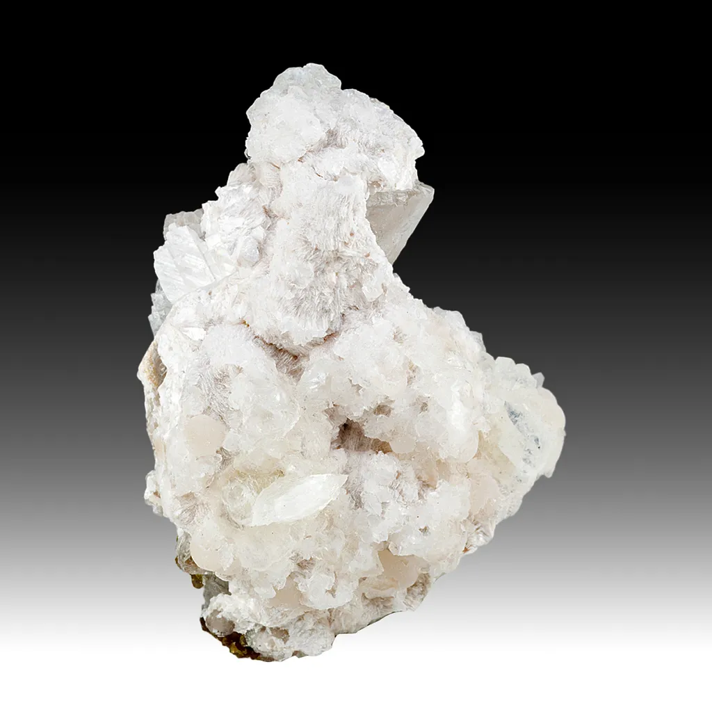 Shinichengite with Imayoshiite, Calcite, Andradite image