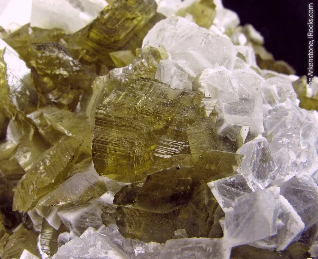 Siderite and Dolomite on Quartz - image 4