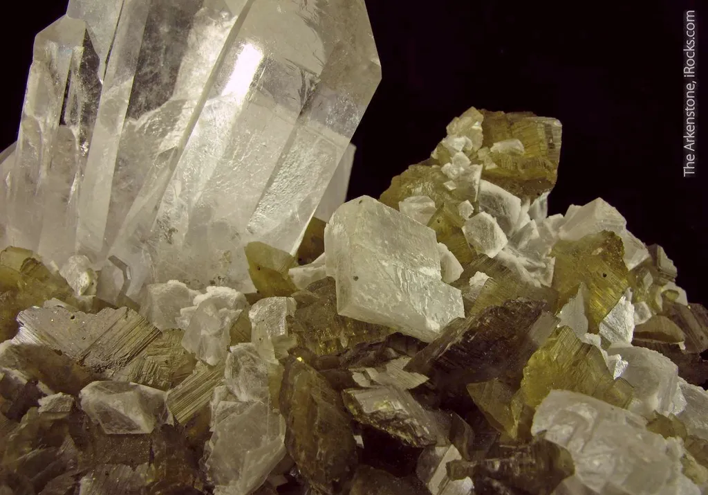 Siderite and Dolomite on Quartz - image 3