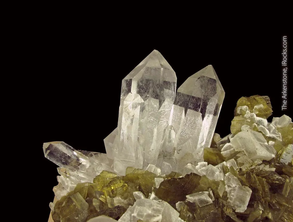 Siderite and Dolomite on Quartz image