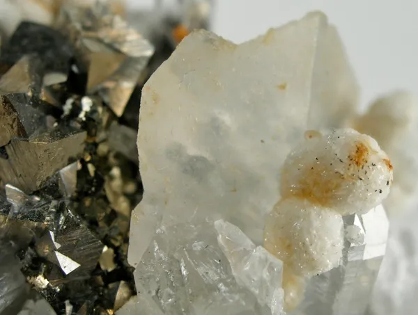 Siderite, Arsenopyrite, Pyrite, Quartz - image 3
