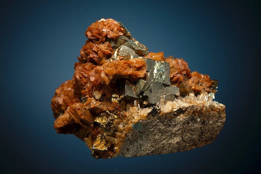Siderite on Chalcopyrite and Pyrite - image 3