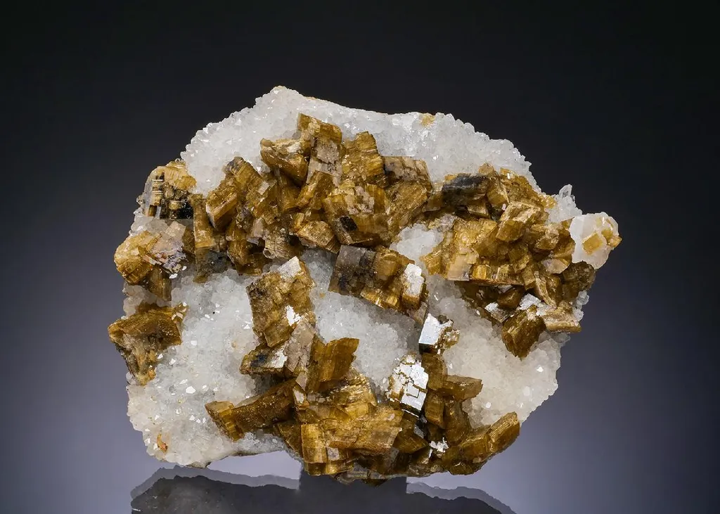 SIDERITE on QUARTZ