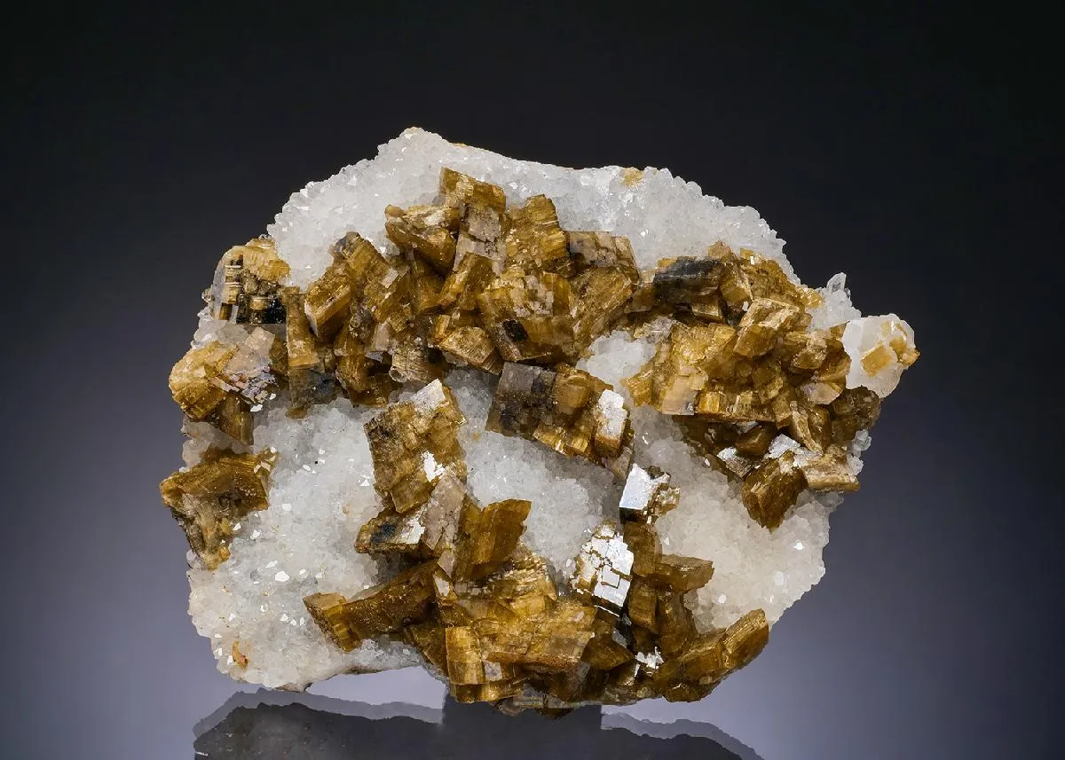 SIDERITE on QUARTZ - image 1